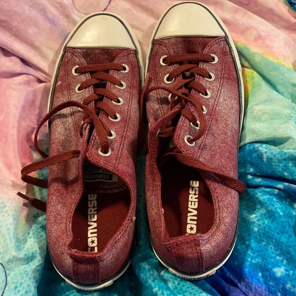 Converse Maroon & Silver size: US 10 UK 8 EUR 41.5
